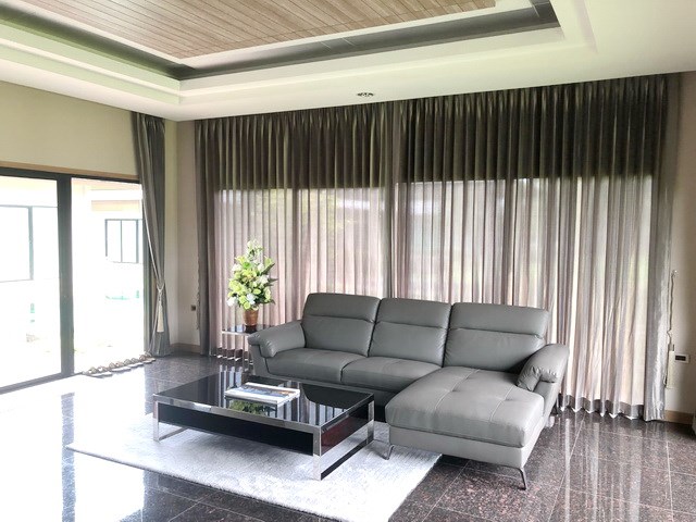 House for sale Huay Yai Pattaya showing the living area House for sale Huay Yai Pattaya showing the living area