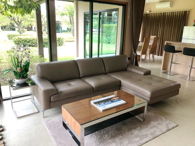 House for sale Huay Yai Pattaya showing the living room House for sale Huay Yai Pattaya showing the living room