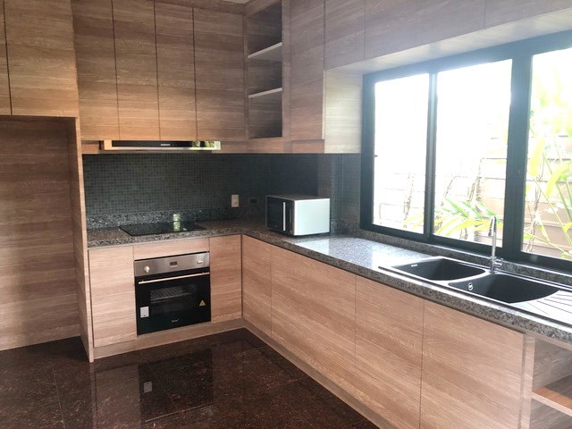 House for sale Huay Yai Pattaya showing the main kitchen House for sale Huay Yai Pattaya showing the main kitchen
