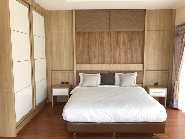 House for sale Huay Yai Pattaya showing the master bedroom House for sale Huay Yai Pattaya showing the master bedroom