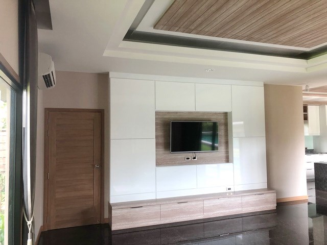 House for sale Huay Yai Pattaya showing the media wall House for sale Huay Yai Pattaya showing the media wall