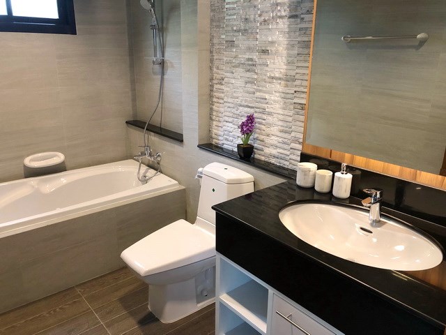 House for sale Huay Yai Pattaya showing the second bathroom House for sale Huay Yai Pattaya showing the second bathroom