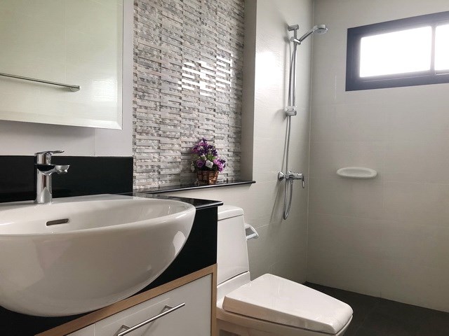 House for sale Huay Yai Pattaya showing the second bathroom House for sale Huay Yai Pattaya showing the second bathroom