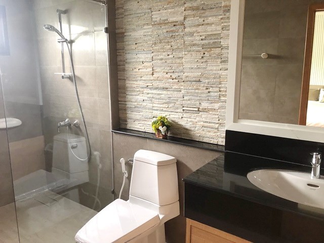 House for sale Huay Yai Pattaya showing the second bathroom House for sale Huay Yai Pattaya showing the second bathroom