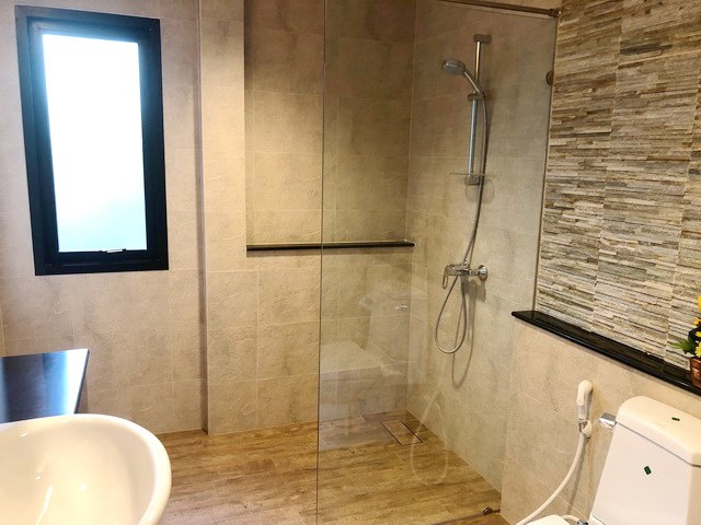 House for sale Huay Yai Pattaya showing the third bathroom House for sale Huay Yai Pattaya showing the third bathroom