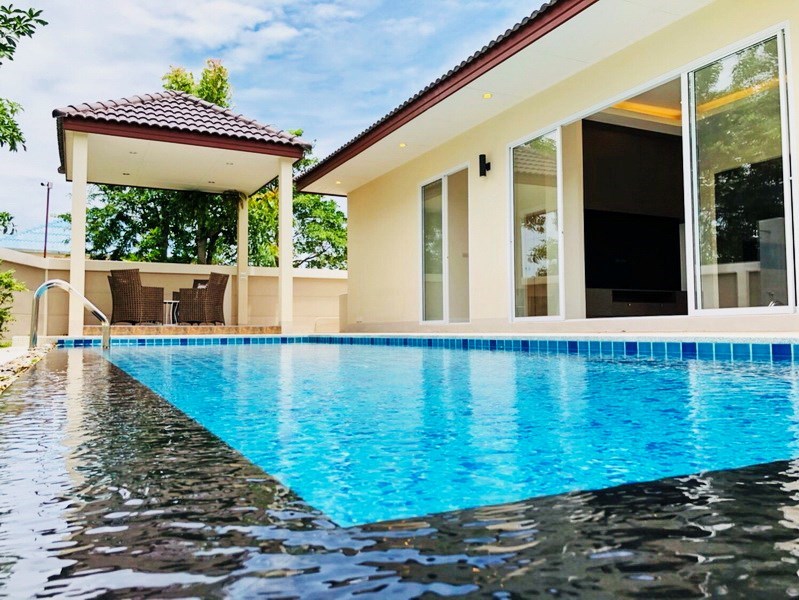 House for sale Huayyai Pattaya showing the private pool House for sale Huayyai Pattaya showing the private pool