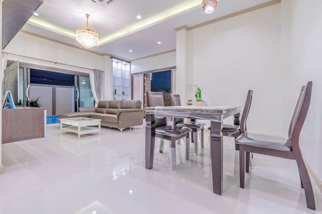 House for sale Pattaya Mabprachan showing the dining and living areas House for sale Pattaya Mabprachan showing the dining and living areas