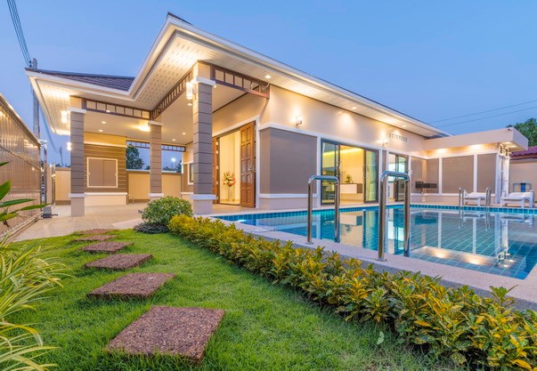 House for sale Pattaya Mabprachan showing the house, pool and garden House for sale Pattaya Mabprachan showing the house, pool and garden