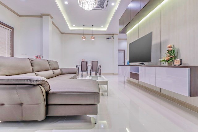House for sale Pattaya Mabprachan showing the living and dining areas House for sale Pattaya Mabprachan showing the living and dining areas