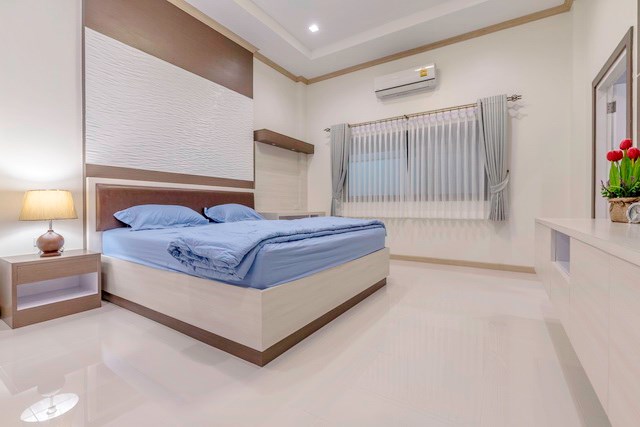 House for sale Pattaya Mabprachan showing the master bedroom House for sale Pattaya Mabprachan showing the master bedroom
