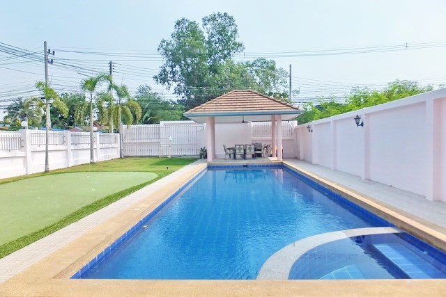House for Sale Mabprachan Pattaya showing the private pool with sala 