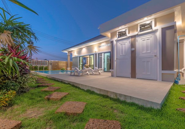 House for sale Pattaya Mabprachan showing the third bathroom and pool House for sale Pattaya Mabprachan showing the third bathroom and pool