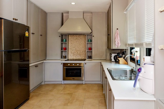 House for sale Na Jomtien Pattaya showing the kitchen House for sale Na Jomtien Pattaya showing the kitchen