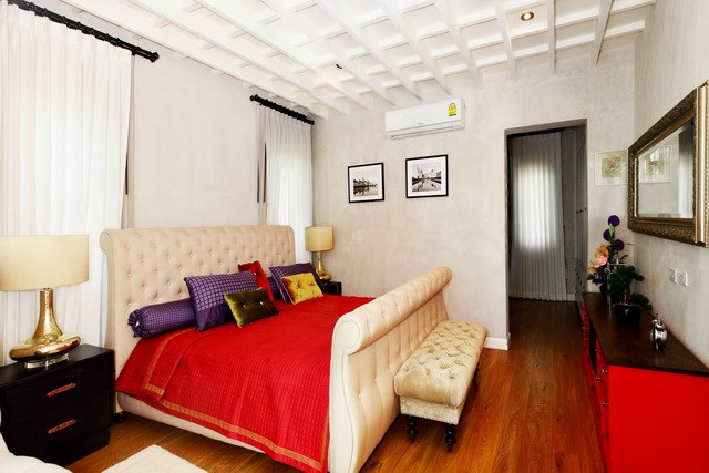 House for sale Na Jomtien Pattaya showing the bedroom suite House for sale Na Jomtien Pattaya showing the bedroom suite