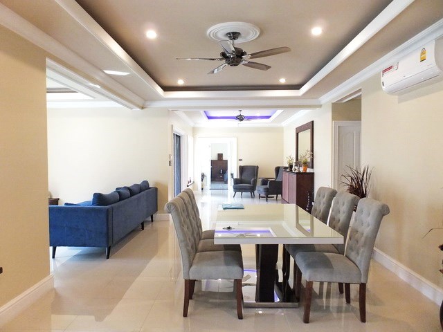 House for sale Nongpalai Pattaya showing the dining and living areas 