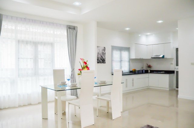 House for sale Pattaya showing the dining and kitchen areas House for sale Pattaya showing the dining and kitchen areas
