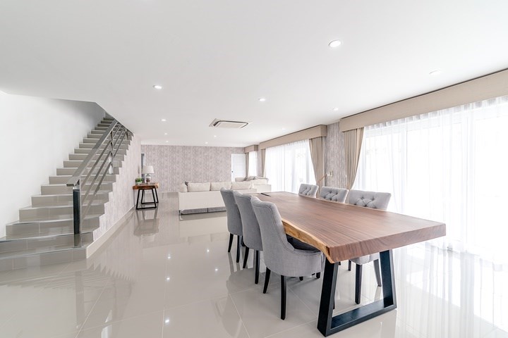 House for sale Pattaya showing the dining and living area House for sale Pattaya showing the dining and living area