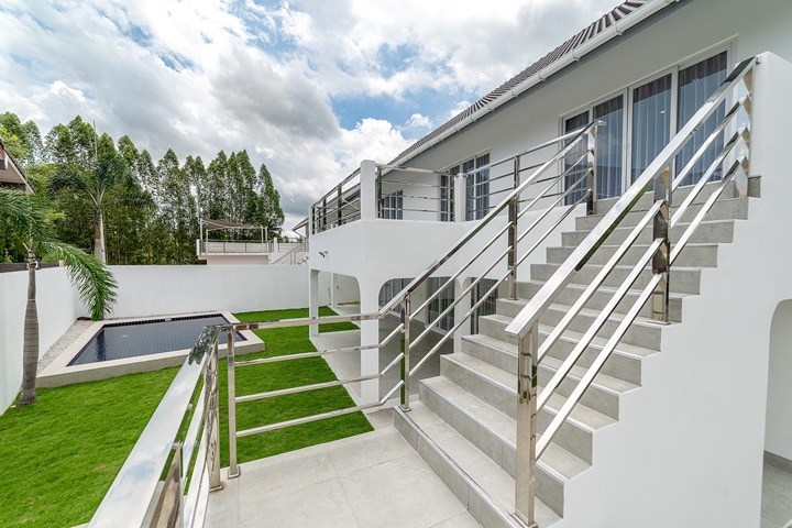 House for sale Pattaya showing the external access House for sale Pattaya showing the external access