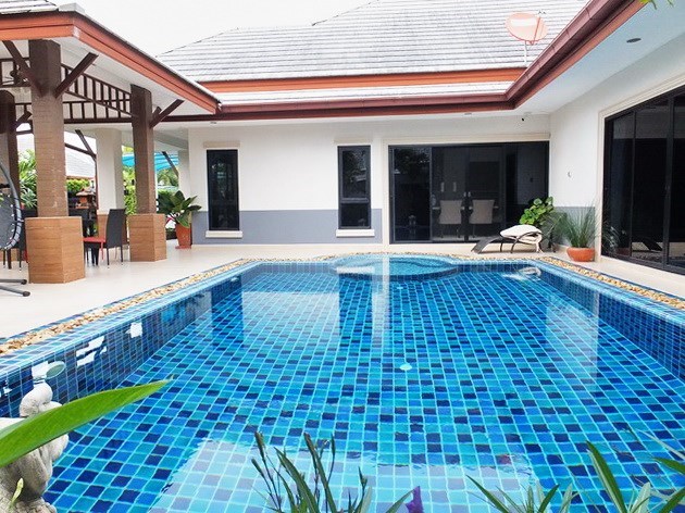 House for Sale Pattaya showing the house, terrace and pool