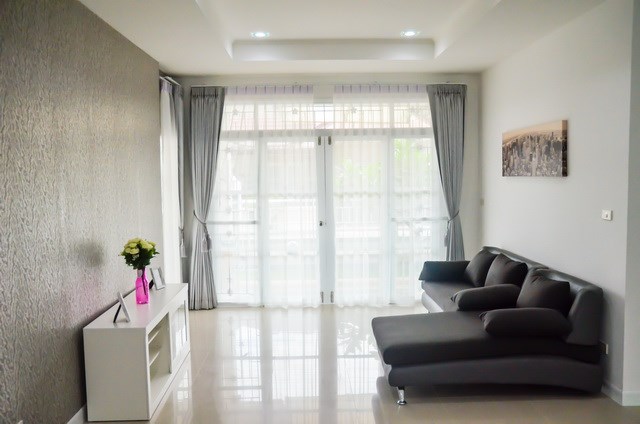 House for sale Pattaya showing the living room House for sale Pattaya showing the living room