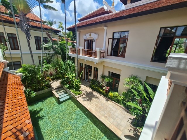 House for sale Pattaya Na Jomtien showing the pool view