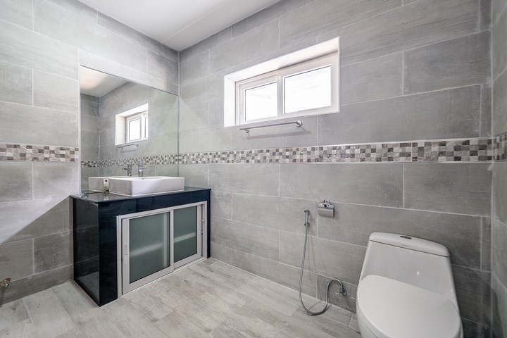 House for sale Pattaya showing the second bathroom House for sale Pattaya showing the second bathroom