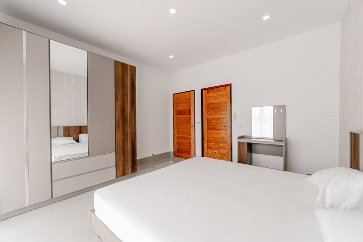 House for sale Pattaya showing the second bedroom suite House for sale Pattaya showing the second bedroom suite