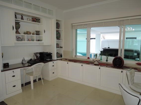 House for Rent Jomtien Park Villas Pattaya showing the office area