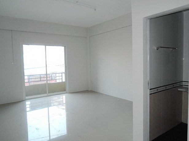 Shop House for Rent Pattaya showing a bedroom