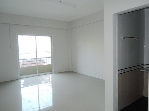 Shop House for Sale Pattaya showing a bedroom